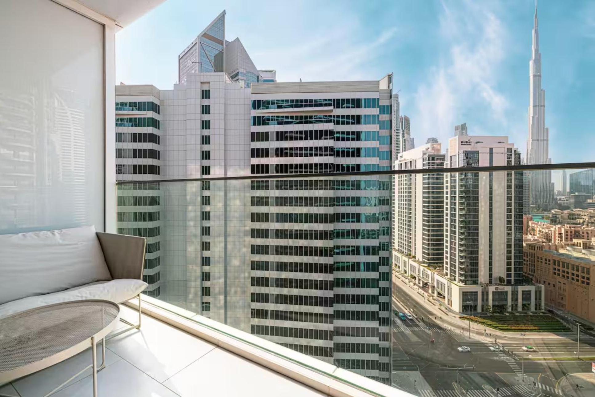 Luxury Studios With Burj Khalifa Or Canal View In Downtown - Marquise Square Tower 두바이 객실 사진